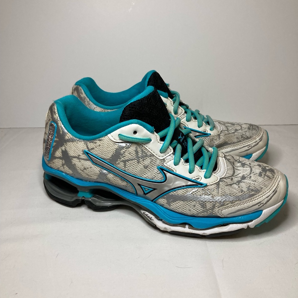 Mizuno wave creation wome’s size 6
